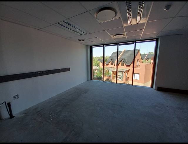 330M² OFFICE TO LET IN FOURWAYS